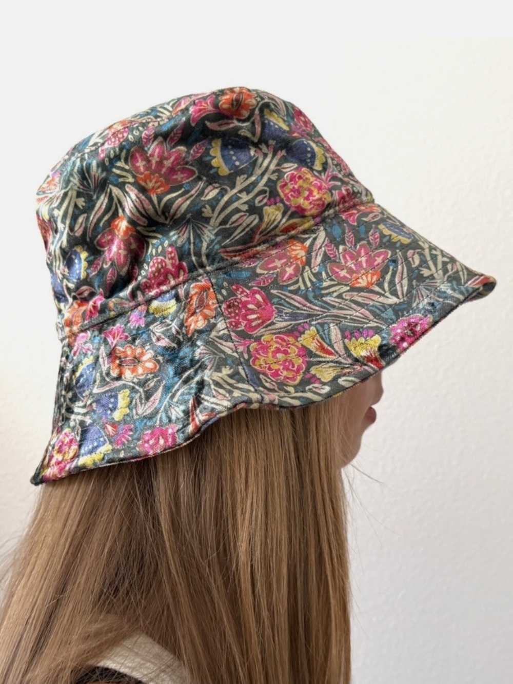 Velvet Multicolor Floral Bucket Hat, Fleece Lined Natural Life NWT new OS